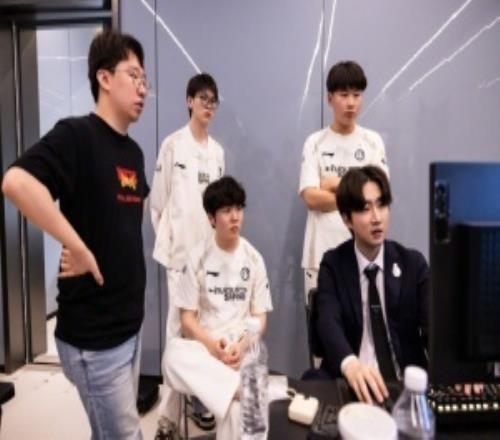 JieJie的积分真好用！因JDG止步四强积分95点的iG确认冒泡赛胜者