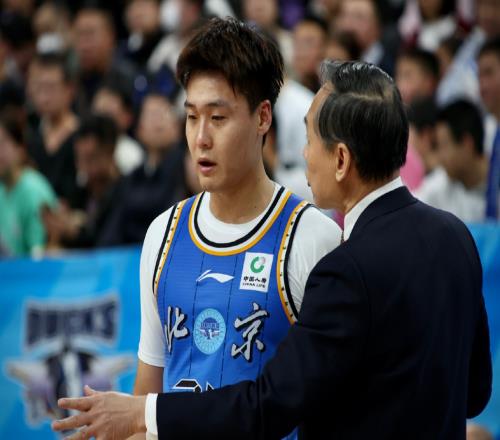 34分大胜58分惨案！一夜创6大纪录，青岛反超北京，广东无缘前二