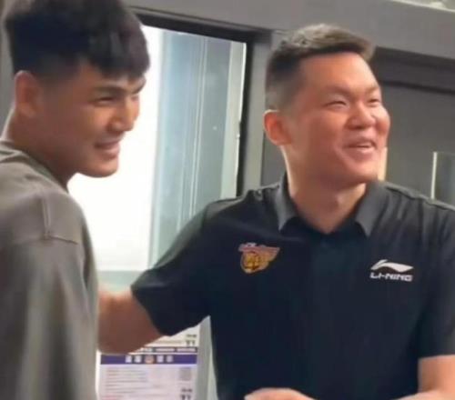 陈国豪B类合同加盟广东宏远队，王少杰重回北控，转会费高达千万