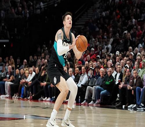 不错的交易！开拓者用较小的代价从老鹰换来了一名优质3D侧翼