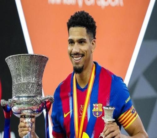 世体：阿劳霍曾在西超杯决赛前发表演讲，以队长身份鼓舞全队