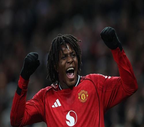 对阵纽卡凌空抽射破门，多古攻入曼联生涯首球