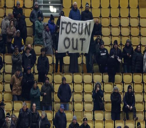 比赛第15分钟才入场，狼队球迷将在对阵曼联时抗议复星国际