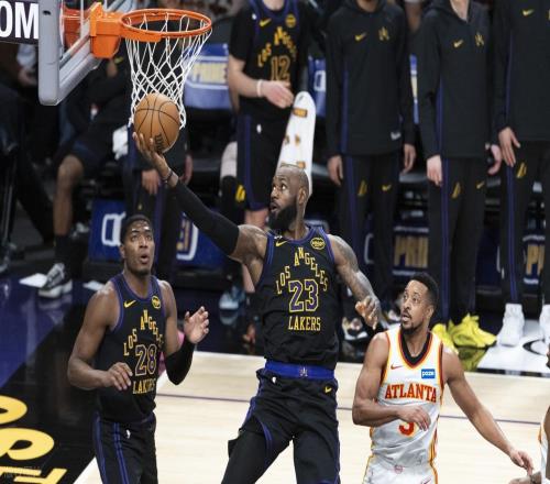 湖人大胜老鹰，东契奇创最快纪录，詹姆斯创4个历史第1，前无古人