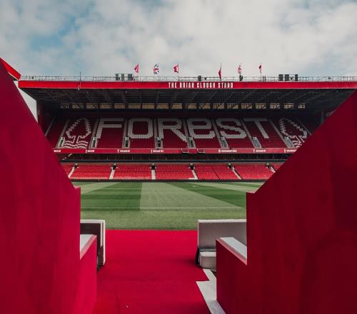 与曼联赛后球迷所乘火车发生持刀伤人事件，森林官方表达慰问