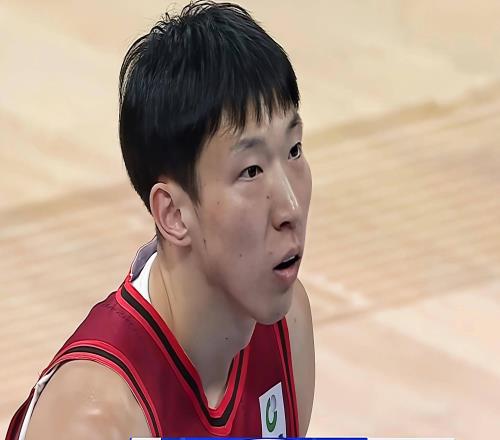 本赛季28名顶薪球员分档：周琦第二档，4后卫第一档，第五档共6人