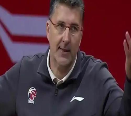 刘炜下课后，新疆积极联系格兰，若签约有望改变防守困境！