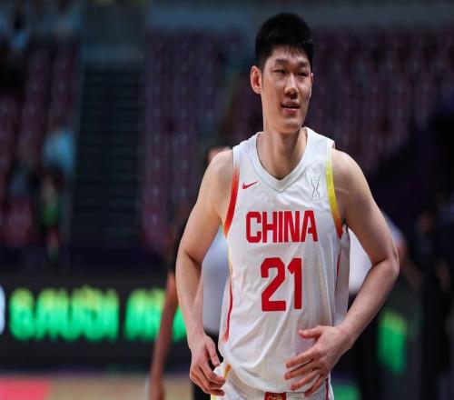 不是胡金秋！不是廖三宁！杨鸣盛赞中国男篮1人，是他改变了局势