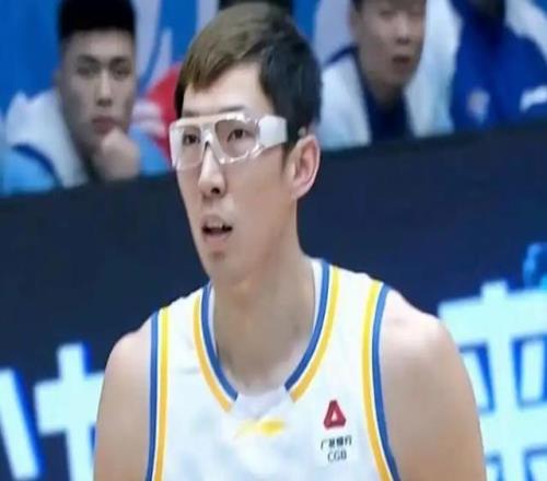 CBA周琦8罚0中！北汽男篮再度阴沟翻船败走长春