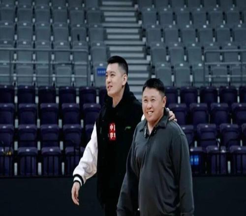 文艺二校男篮“牵手辽宁男篮小手拉大手”，续写辽宁篮球冠军荣光