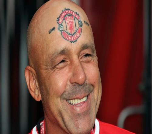 太阳报：改名“曼联”的保加利亚球迷去世，他的猫叫贝克汉姆