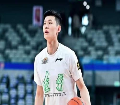 你可是国手啊！21分钟5投0中0分0板，愧对杨鸣，球迷：还不如杨溢