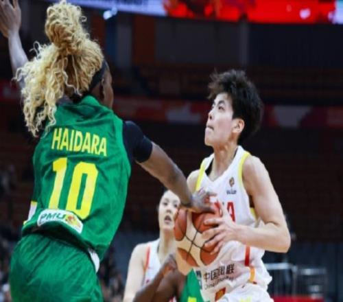 首秀砍大号两双！李月汝已是世界级中锋，中国女篮开门红