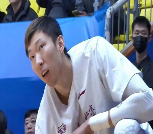 争议！曝周琦腰反应大恐无缘客战新疆重返CBA后从未打过新疆客场