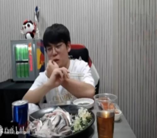 粉丝用不续约泡泡内容会消失来钓鱼，Gumayusi：你们没截图吗