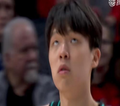 杨瀚森2分钟狂轰4分！开窍的原来不是斯普利特，而是他大哥克林根