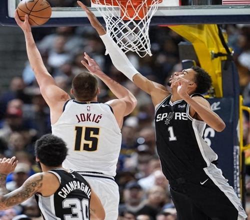 盘点NBA历史场均盖帽前5球员：文班亚马力压4大中锋登顶，大梦第4