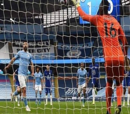 相似度99%！暨扑出阿圭罗勺子点球后，门迪再现“躺平式”扑点