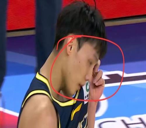 指望徐杰进国家队的球迷！看看广东CBA首秀，被山西打成筛子了