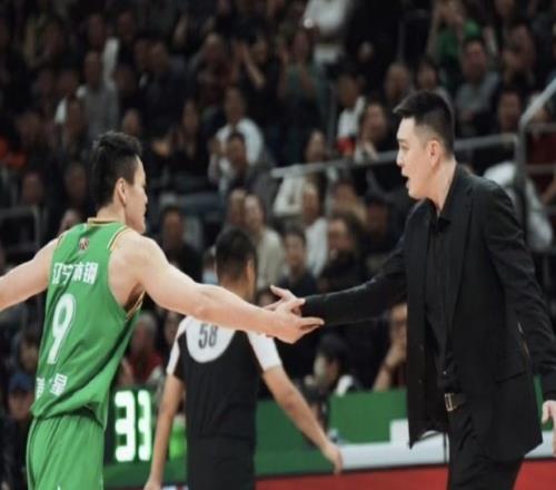 杨鸣：希望球队能延续前两场的斗志，今天要全力冲击北京队