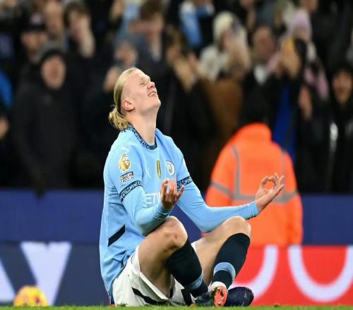 当哈兰德补齐头球短板之后，一个足球场上完美的现代中锋就此出现