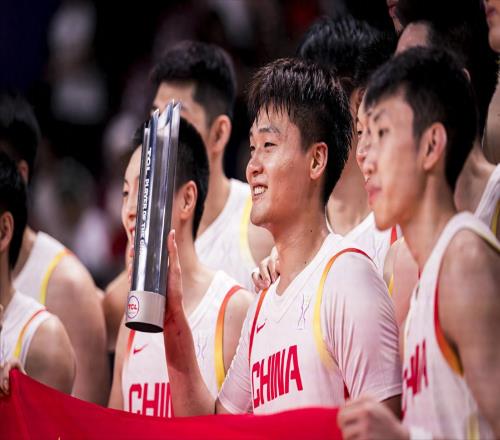 男篮12人名单预测！赵继伟回归，徐昕顶替周琦，贺希宁比胡明轩强