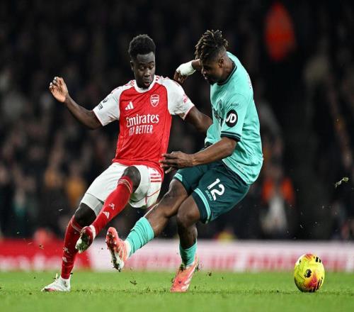 争冠三强现形记：枪手心慌靠对手，曼城漫不经心，维拉专打逆风局