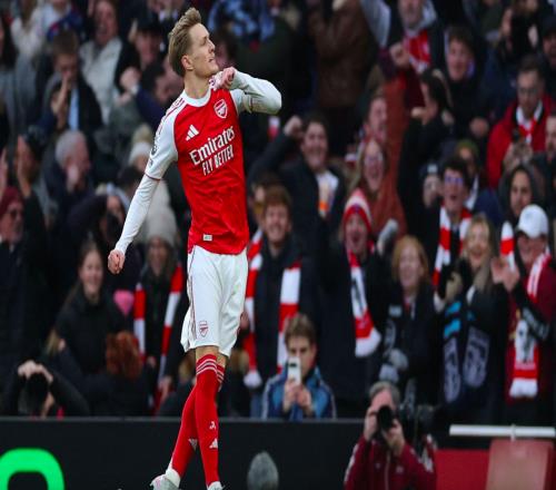 4场造4个乌龙12.9亿豪门21喜提3连胜英超领头羊两小时两度更迭