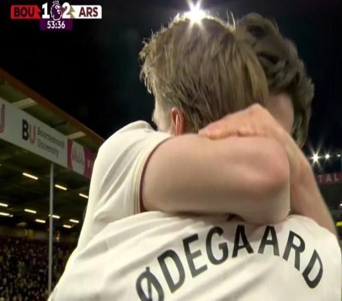 枪手队长状态火热，厄德高连续三场英超参与进球