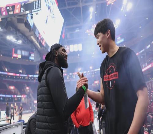 不打了！杨瀚森正式休战！NBA生涯第一次受伤