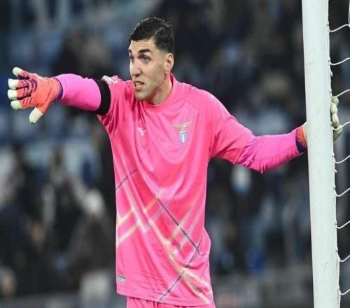 记者：樱桃即将先租后买蓝鹰门将曼达斯，买断费低于2500万欧