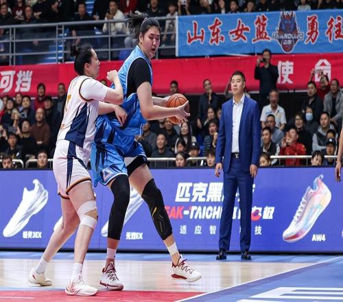 12分钟砍15+6！2米26张子宇WCBA首秀大闪耀：女版姚明借联赛练级