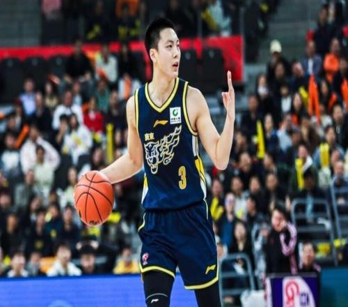 末节+加时怒砍2分！胡明轩11中3遭广东球迷批判媒体人冷嘲热讽