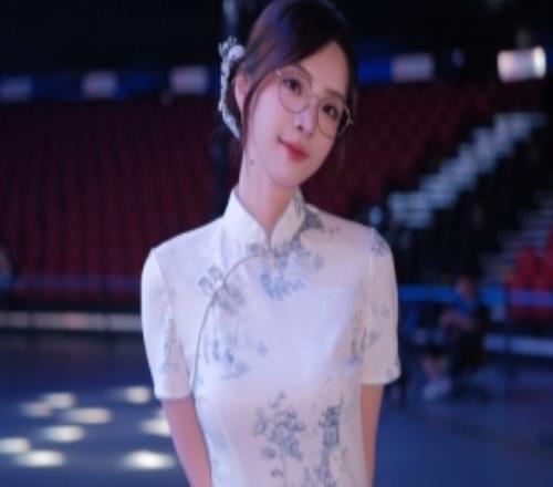 余霜赛前分享采访照：来苏州啦，一会见咯！