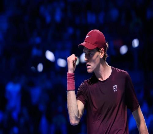 抢七后碾压，辛纳击败阿利亚西姆迎年终总决赛开门红