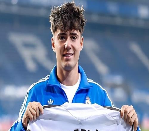 19岁天才后卫横空出世超级多面手罗马诺爆料两大欧洲豪门疯抢