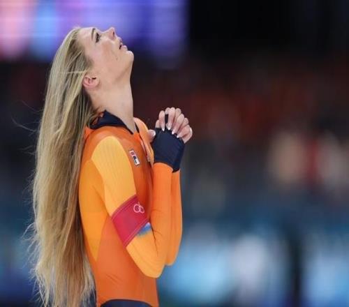 速滑女子千米上演“纪录大战”莱尔丹封后