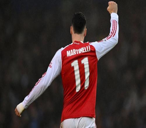 自沃尔科特以来，马丁内利是首位足总杯戴帽的阿森纳球员