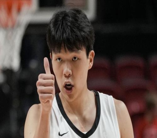 库里给杨瀚森2个评价，背后暗藏玄机！提前63天，就要军训小杨了