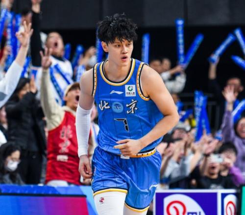 北京狂胜笑傲京粤大战：曾凡博回归铸冲冠阵容三叉戟61分制胜