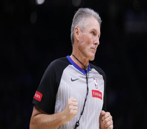 福斯特领衔！NBA裁判季前训练营：学习+体检+考试还要与萧华会面