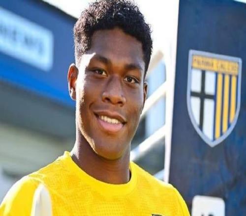 酸了！日本国门铃木彩艳意甲扑出点球：获全场最高的9.4分！