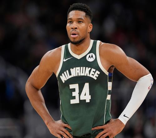 26分11板8助，字母哥功亏一篑！罗伯特森的NBA纪录保住了