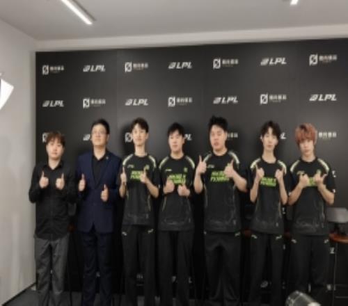 NIP赛后群访Doinb：走到这里遗憾但不丢人我们应该昂首挺胸离开