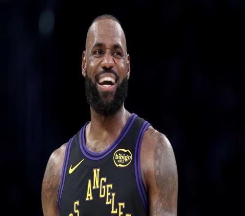 詹姆斯17+4+5失误创尴尬纪录，湖人完败活塞！东契奇30+11+8失误