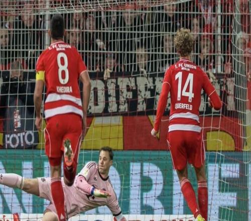 克尔费尔德：成为首位单场对诺伊尔打进两个点球的人太棒了