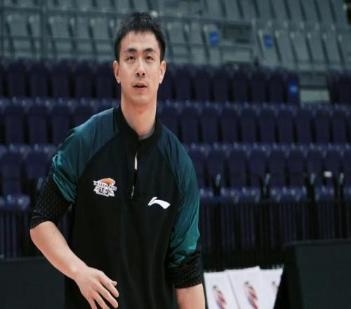 终于复出了！赵继伟将出战这轮与新疆的比赛，3将有望被盘活！