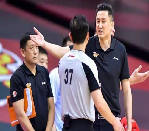 CBA宣布重要决定，裁判终于被监督，混子要被淘汰，天终于亮了