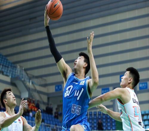 广厦完成重要补强！王博签回2米06防守硬汉，胡金秋迎来好帮手