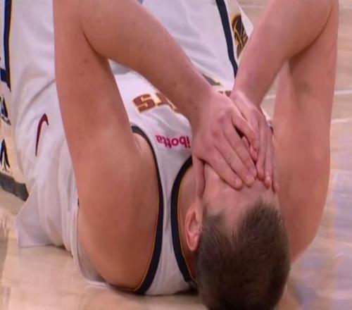 约基奇再吃多尔特黑肘连续两次对阵雷霆惨遭恶犯